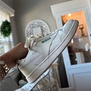 Reebok Classic Sneakers still has tag string they fit too small for me